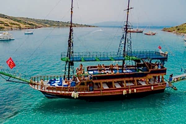 Bodrum Günübirlik Gümbet Çıkışlı Parti Teknesi