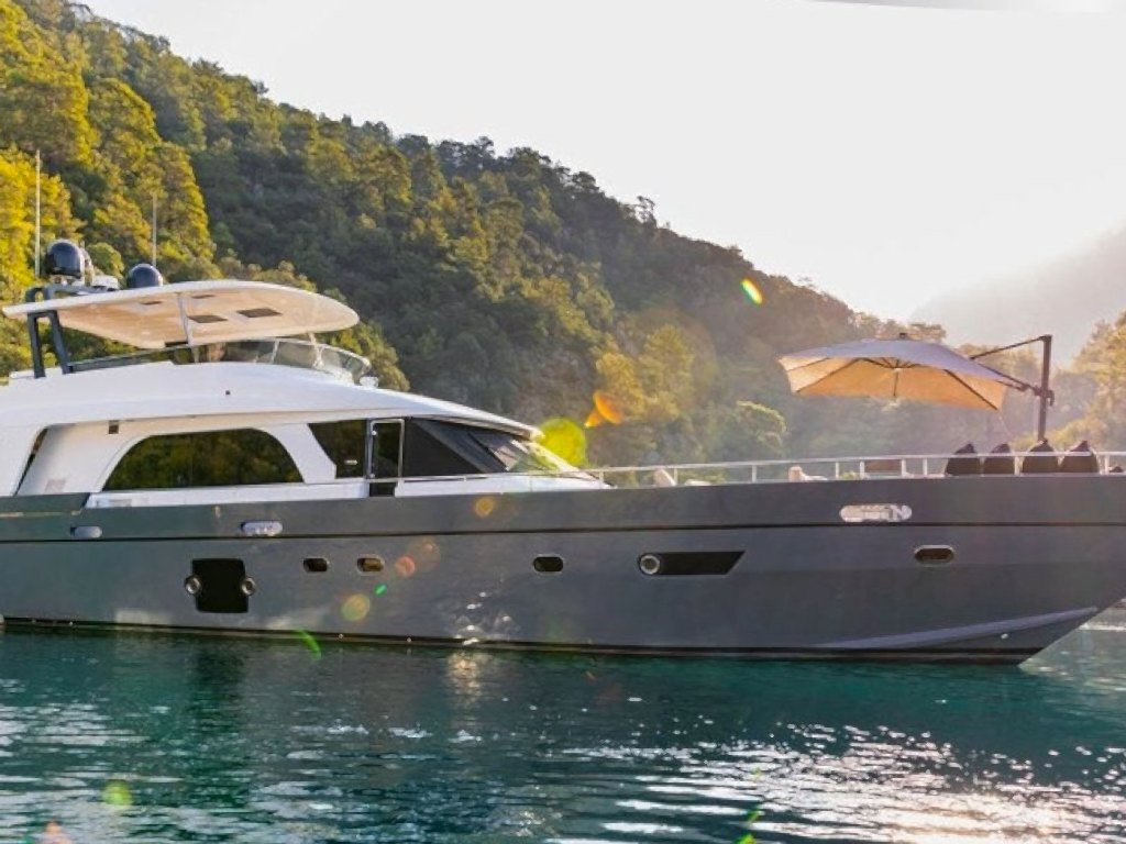 CUSTOM Bodrum 10 kişi kapasiteli Motoryacht